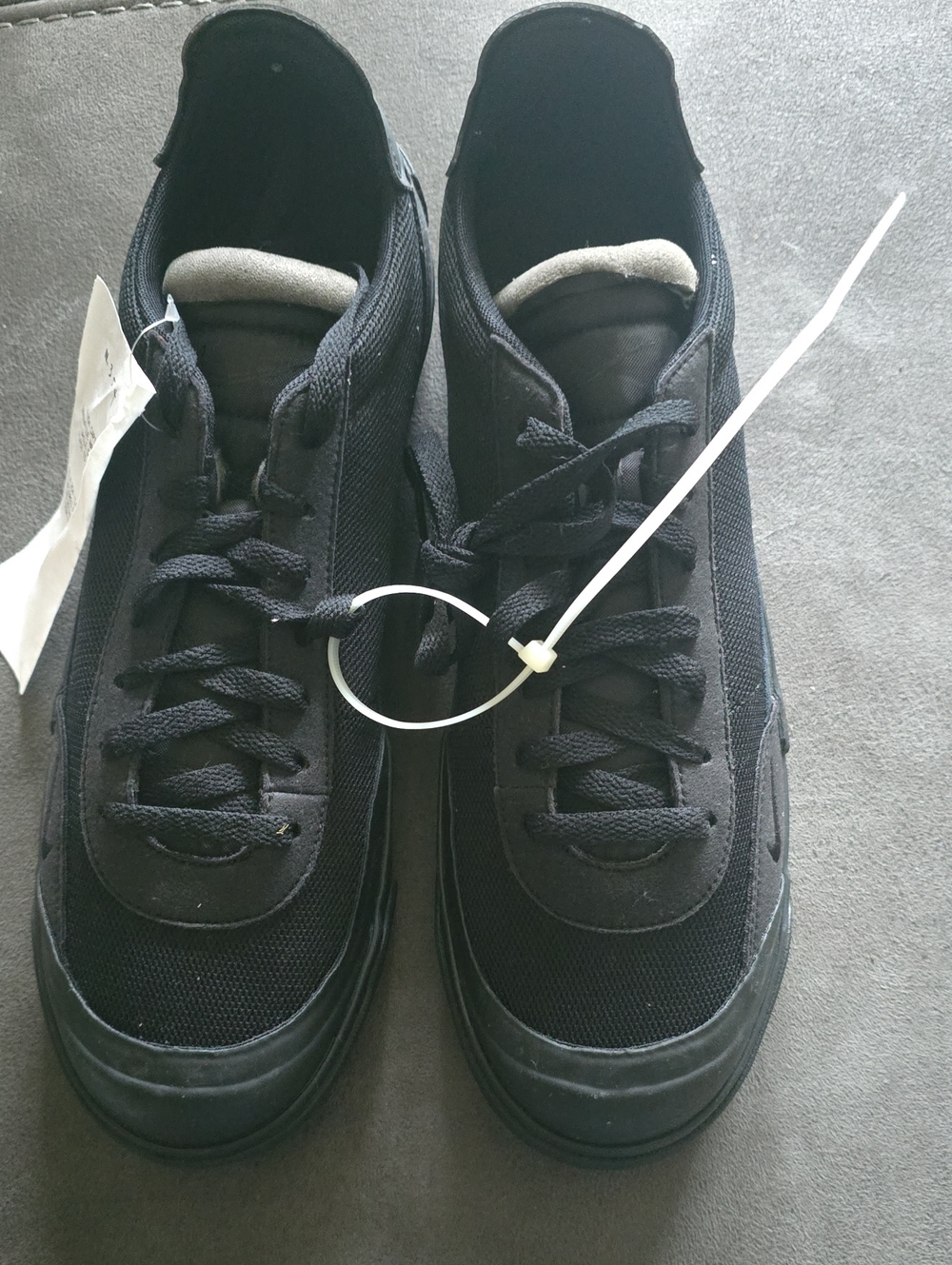 Nike Men's Black Low-Top Lace-Up Sneakers